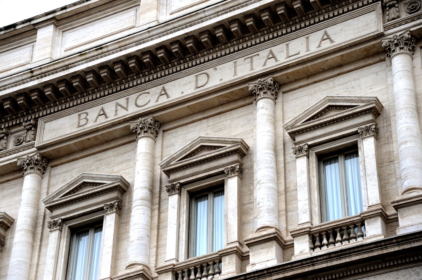 Buoni fruttiferi postali prescritti: il Collegio di coordinamento dell’ABF si conforma alla Cassazione ed esclude che la mancata consegna del FIA dia diritto a un risarcimento pari al credito estinto