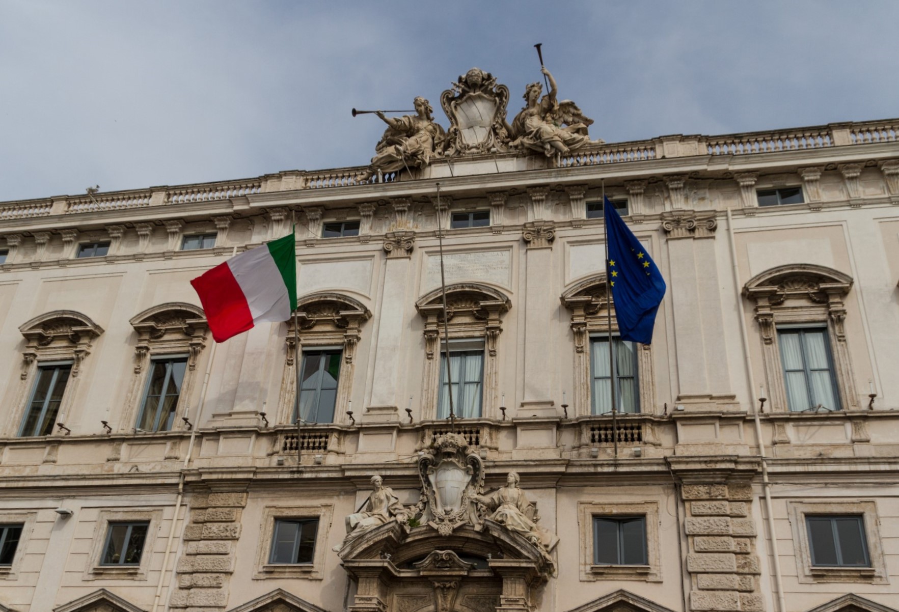Le registrazioni occulte di colloqui riservati del parlamentare non possono essere acquisite senza l’autorizzazione della Camera di appartenenza