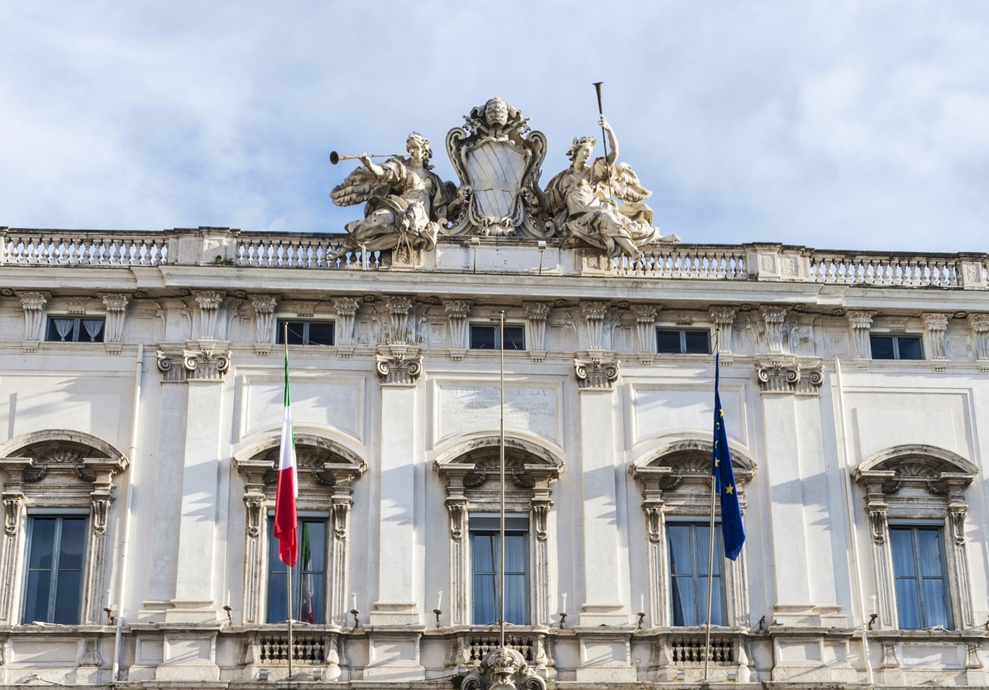 La Corte costituzionale rimette a sé la questione di legittimità costituzionale sulla causa di non punibilità di cui all’art. 649 c.p.