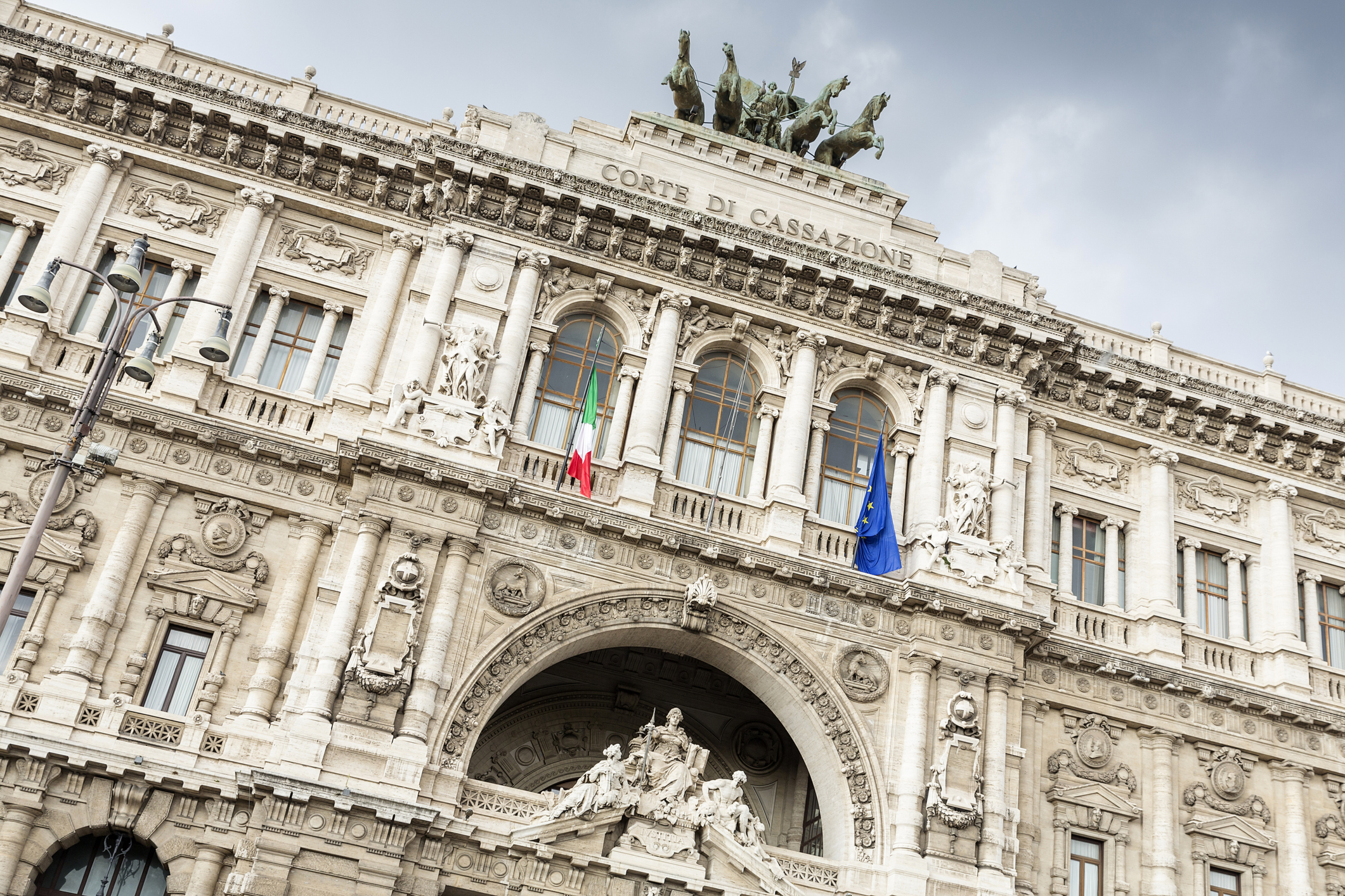 Irretroattività della nuova disciplina sui limiti risarcitori della responsabilità dei sindaci e dubbi di legittimità costituzionale in due recenti pronunce della Cassazione