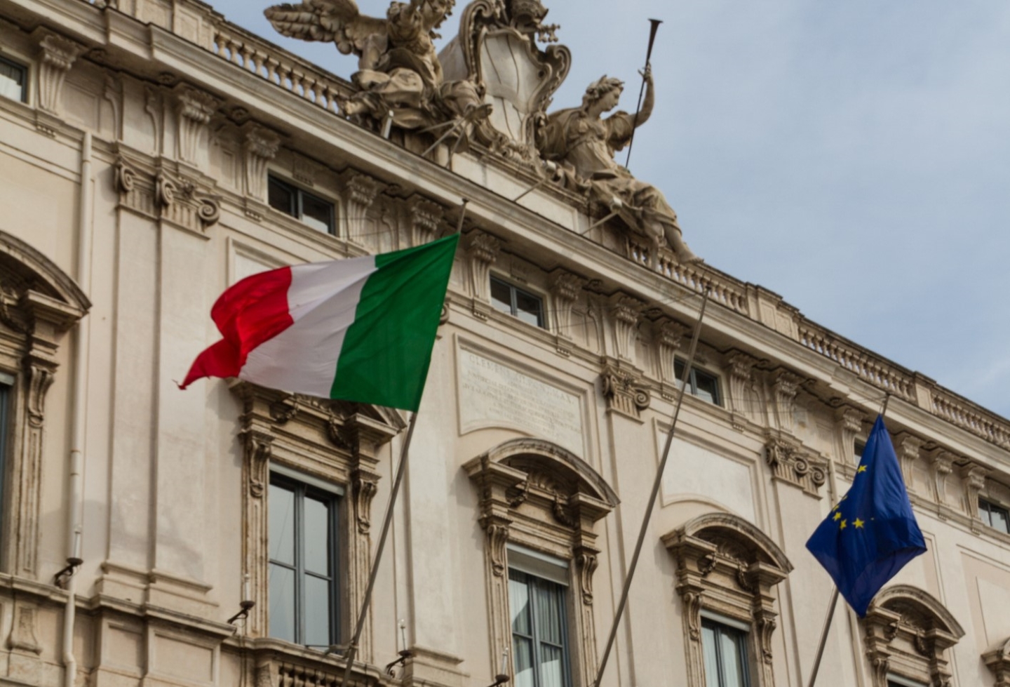 I limiti all’assimilazione delle società in house alle amministrazioni che esercitano il controllo analogo (a margine di Corte cost., 11 giugno 2026, n. 103)
