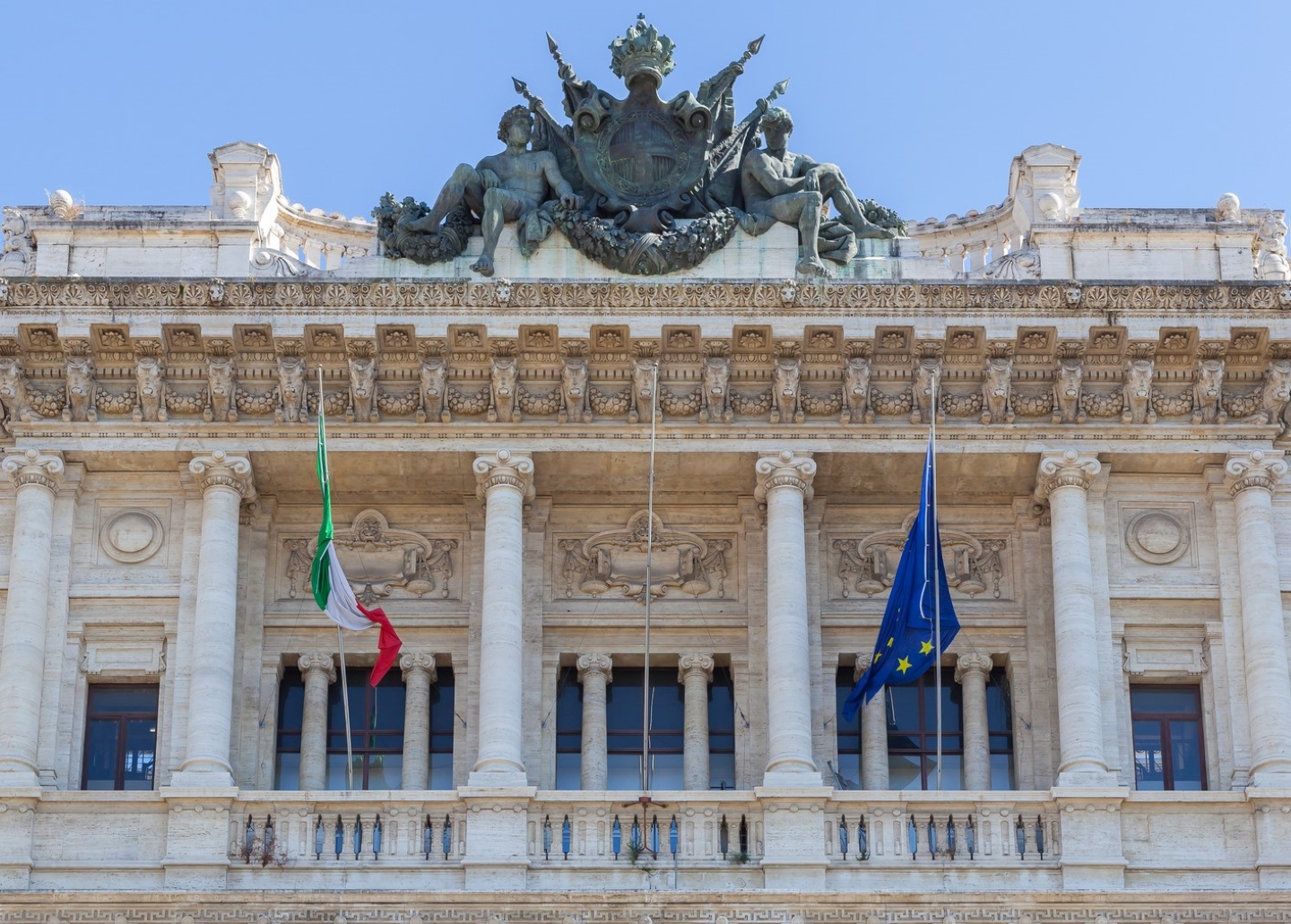Possibile estensione del regime dei nati da consanguinei ai nati da gestazione per sostituzione: la Cassazione propone la rimessione alle Sezioni Unite