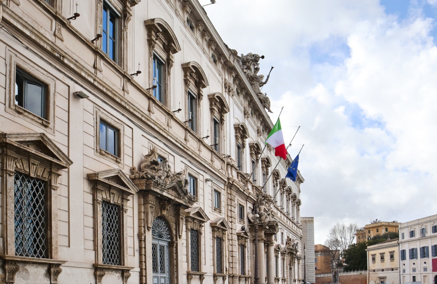 La quarta fase del cammino comunitario della Corte costituzionale: il primato senza gerarchia?